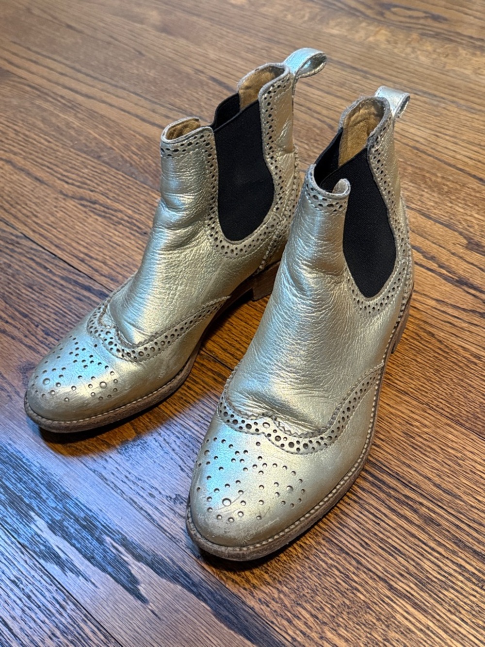 B37 Madewell Women’s 7 Metallic Gold Finish Wingtip Chelsea Booties